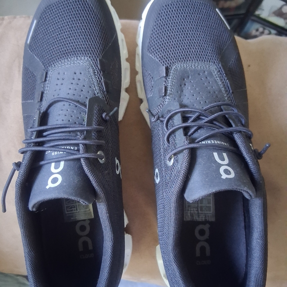 On Cloud Running Womens's Black Sneakers - Picture 2 of 8